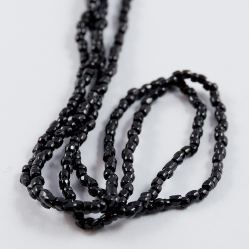 0015 12/0 3-cut bead black