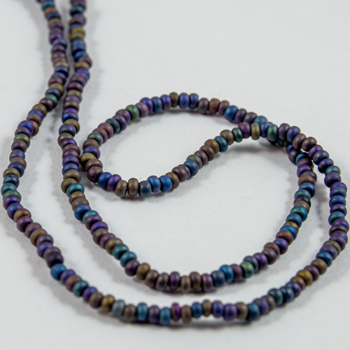 0319 Half hank 11/0 sead bead black iris metallic matt