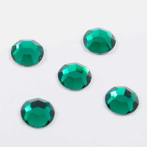 C12. Cristal à coudre 6.5mm emerald émeraude